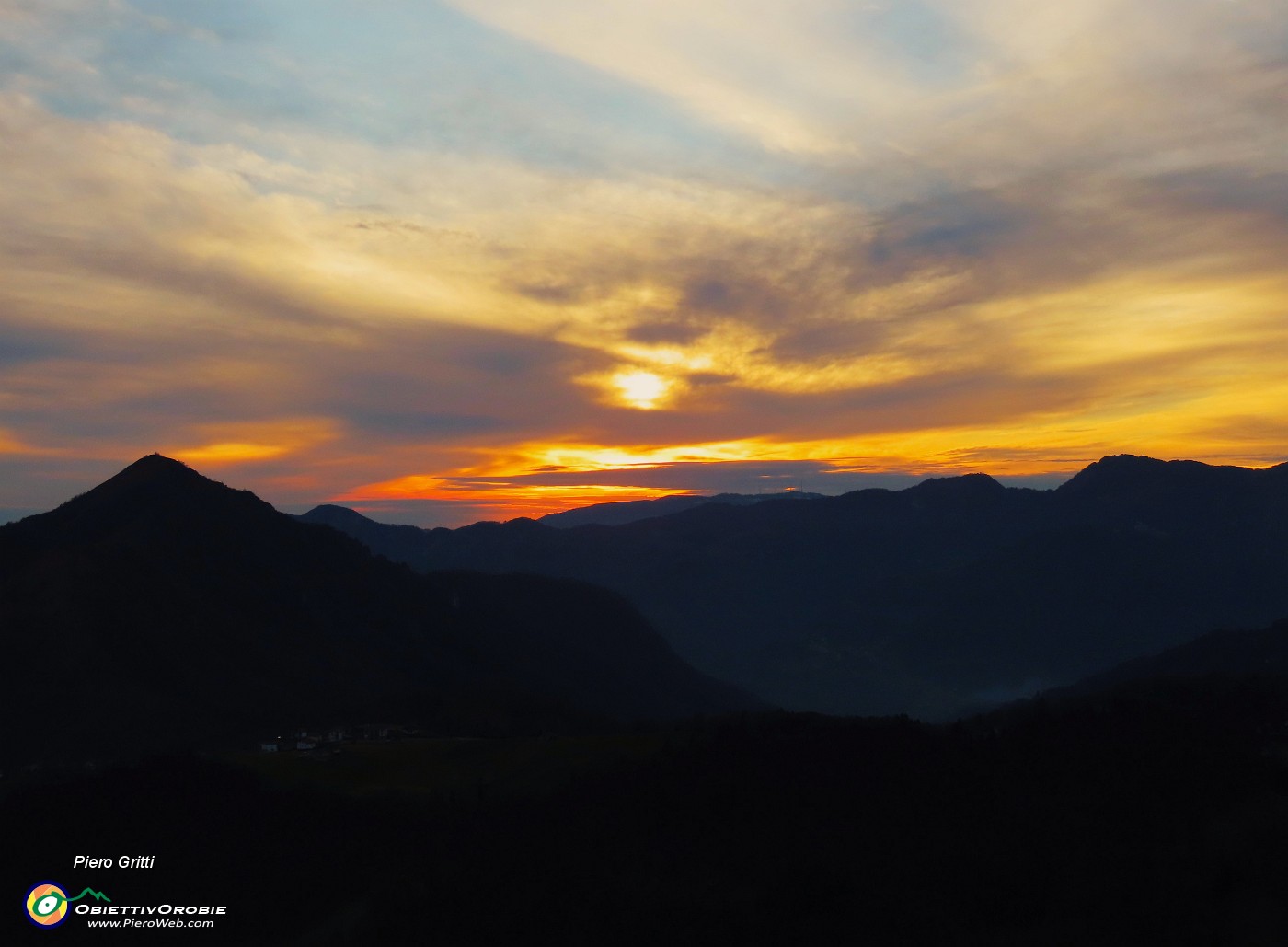 48 Colori del tramonto dal Monte Gioco al Sornadello.JPG